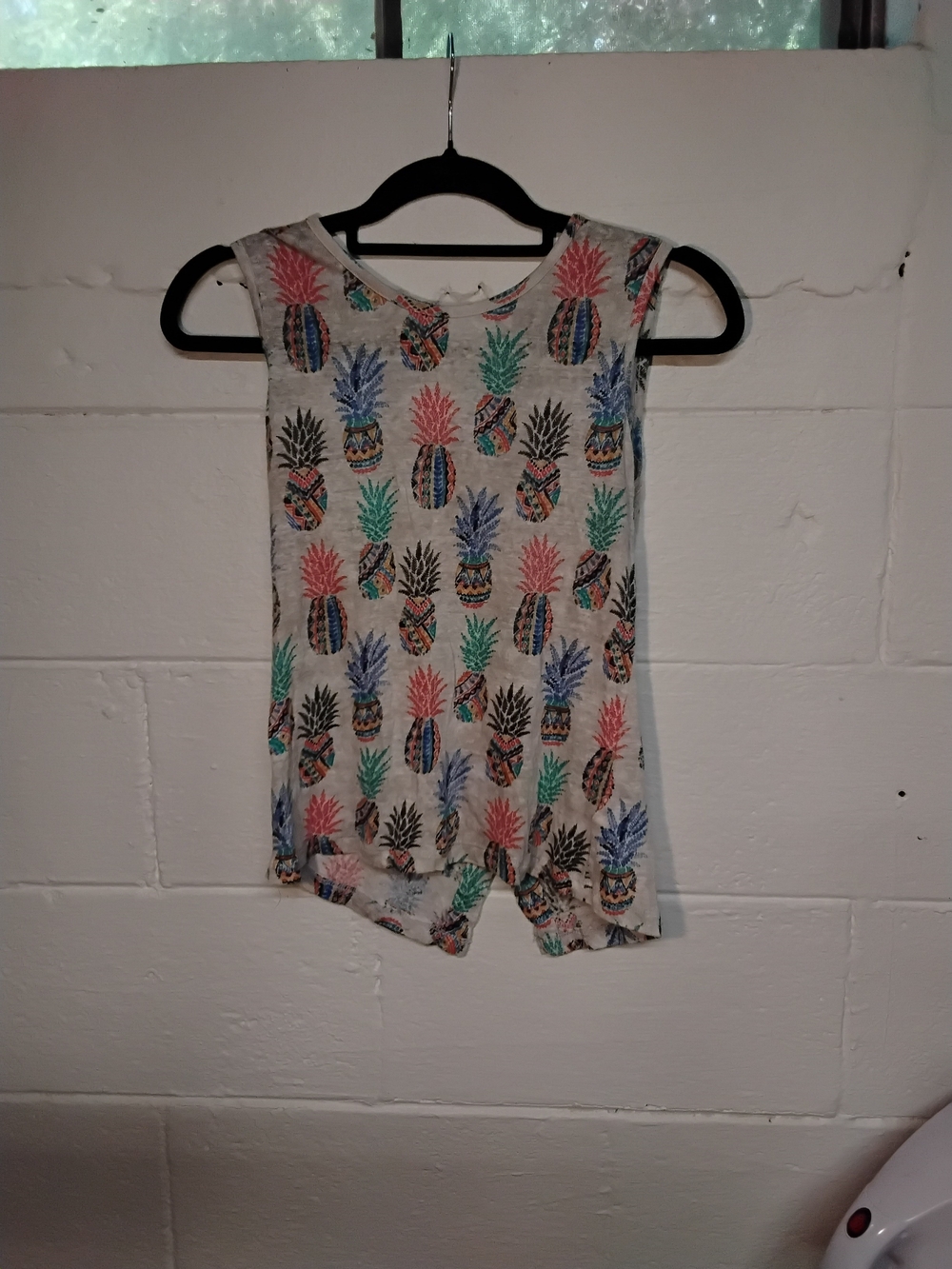 Women’s Sleeveless Pineapple Print Tank Top - Multicolor - Picture 2 of 6